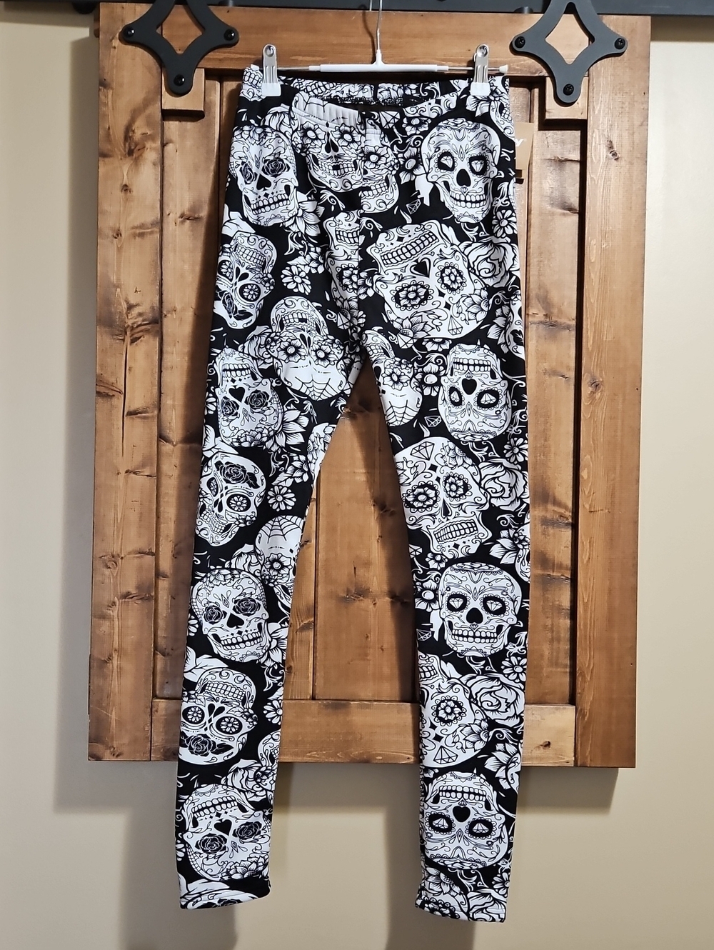 Just Cozy Day Of The Dead Skull Lined Leggings M/L In Black/White